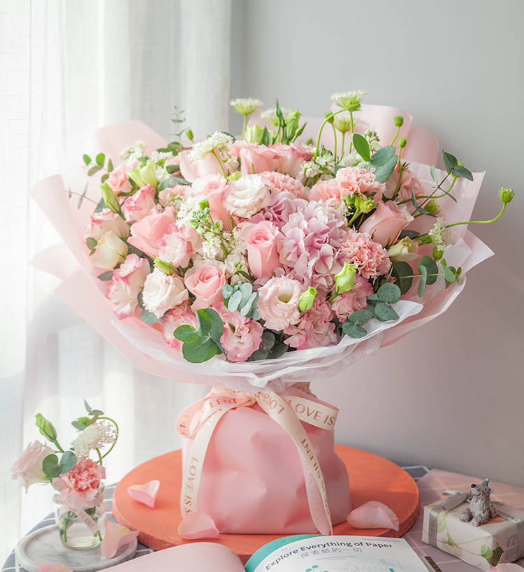 情人节可以给母亲送鲜花吗?可以的话送什么花最适合呢