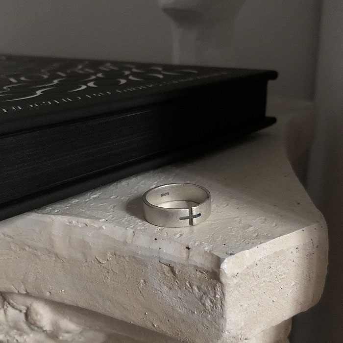 十字架镂空纯银戒指