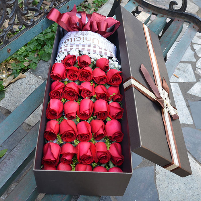 33朵紅玫瑰花束