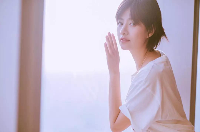 35岁女星绝望坠楼：击垮一个全职主妇有多容易？
