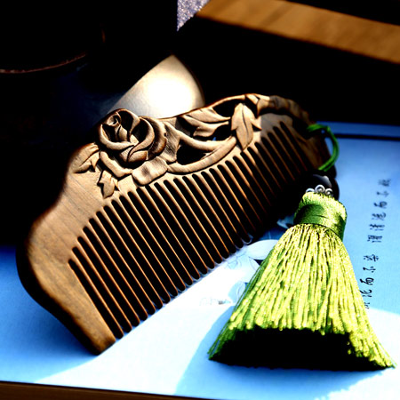 天然绿檀木按摩梳子