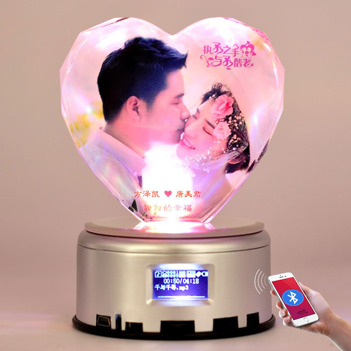 蓝牙爱心水晶球旋转木马音乐盒DIY刻字照片定制女友生日创意礼物