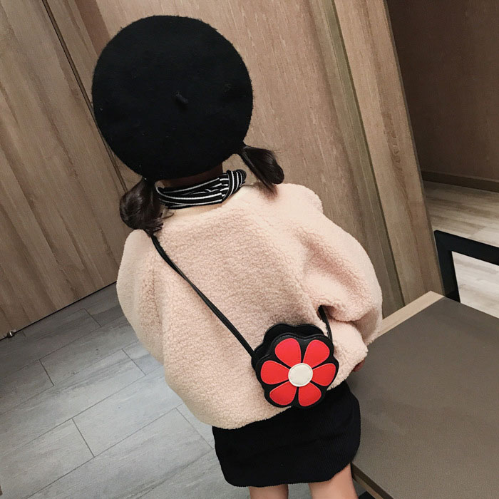 女童讨人喜欢花朵书包