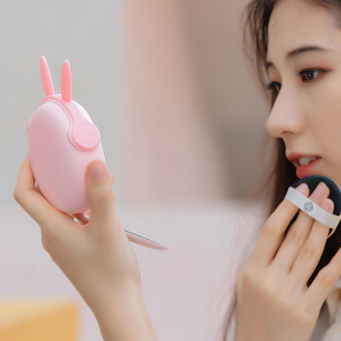 LED讨人喜欢充电宝化妆镜