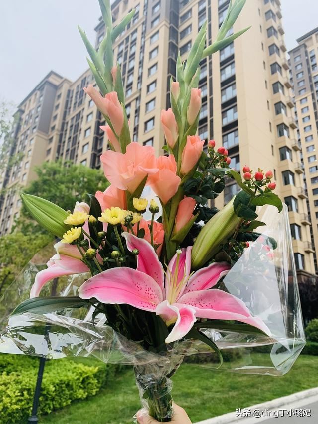 普通女性朋友过生日送什么礼物好？