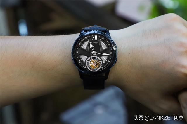 40岁左右的男士一般档次适合戴哪个牌子的手表，3000-6000左右的？