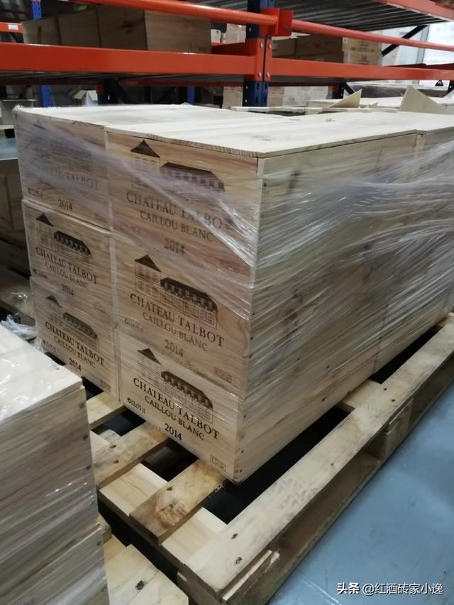 我想买一批进口红酒送礼，请问送什么品牌的红酒比较有面子？