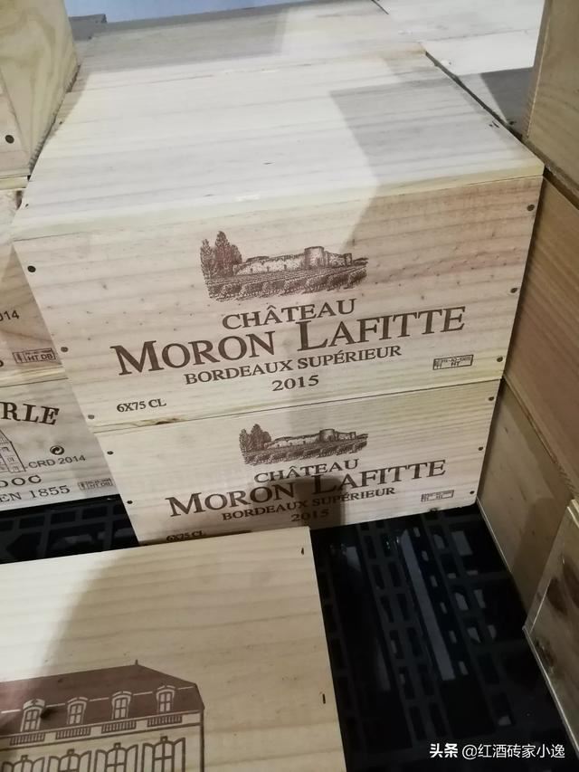 我想买一批进口红酒送礼，请问送什么品牌的红酒比较有面子？