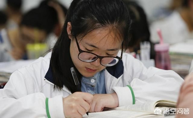 得了奖学金要不要给辅导员送礼？