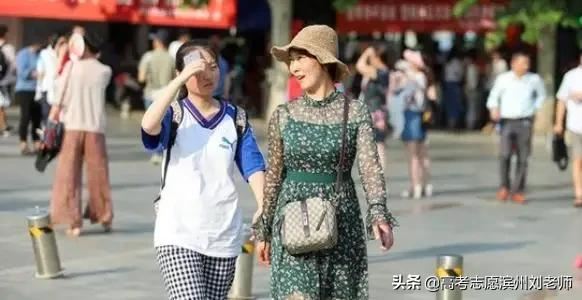 关于女儿学校举办14岁青春奠基仪式，家长该送什么有意义的礼物？
