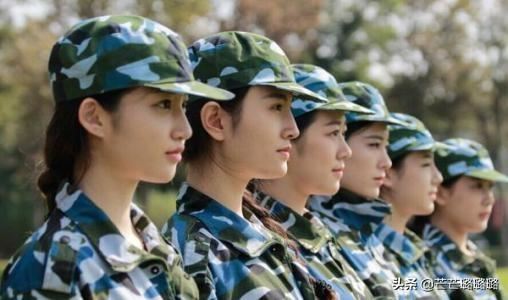 军训后，我们集体给教官送礼物，送什么比较好？