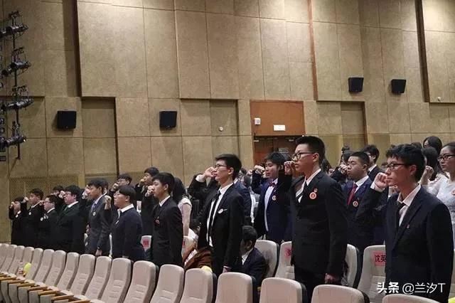 十八岁成人礼父母送什么礼物？
