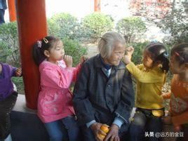 看望老人适合买点什么？好吃又健康的那种！请推荐一下？
