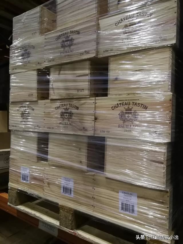 我想买一批进口红酒送礼，请问送什么品牌的红酒比较有面子？