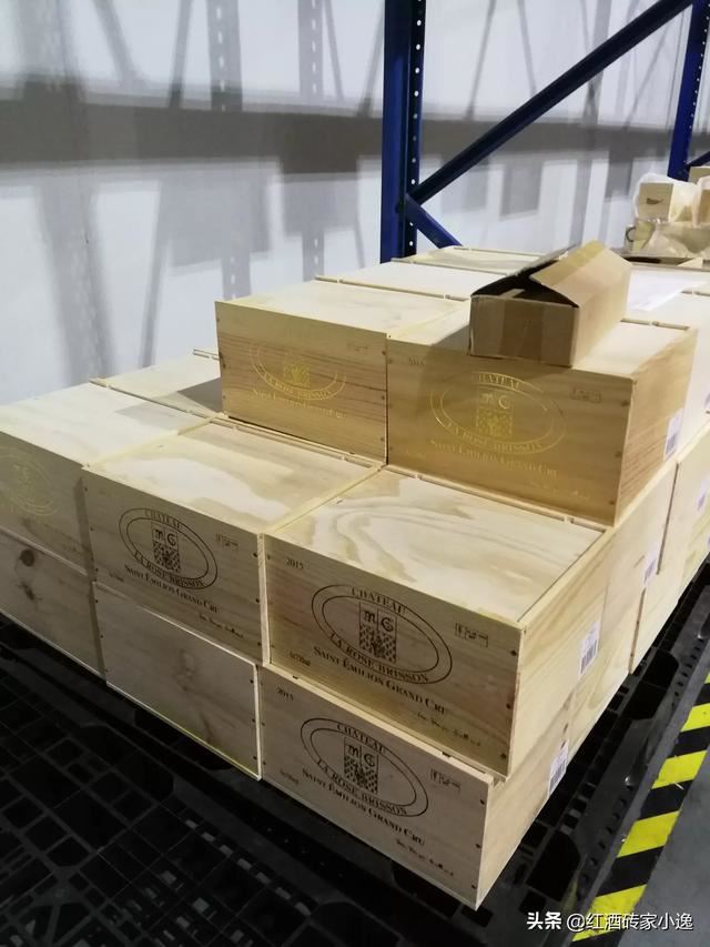 我想买一批进口红酒送礼，请问送什么品牌的红酒比较有面子？