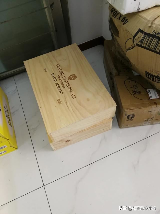 我想买一批进口红酒送礼，请问送什么品牌的红酒比较有面子？