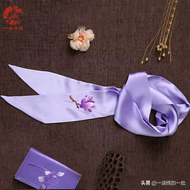 公司要送客户200块左右的商务礼品，选什么实用还上档次？