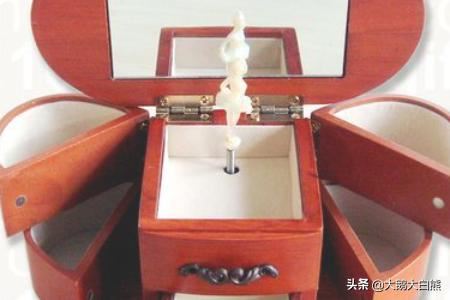 回答女孩子过生日送什么礼物好?