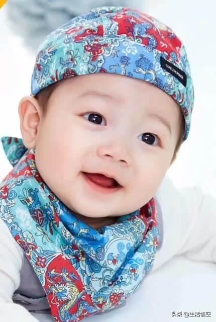 生宝宝后，亲戚、朋友来庆贺时给他们准备什么样的回礼比较合适，现在都流行送什么？