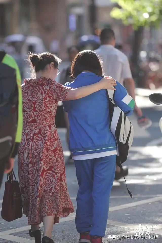 关于女儿学校举办14岁青春奠基仪式，家长该送什么有意义的礼物？