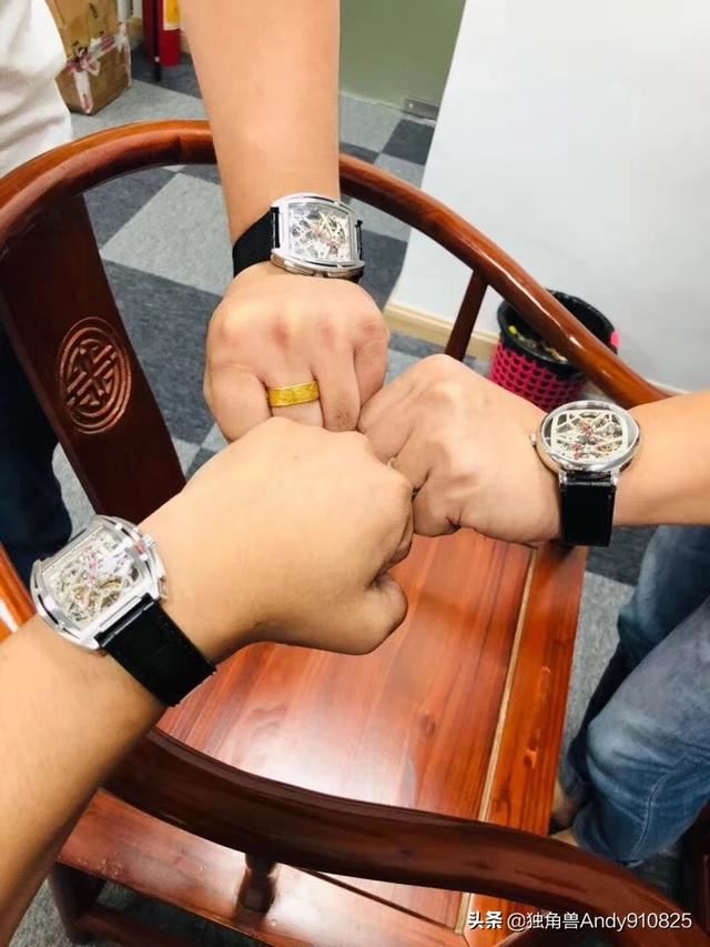 男友要过生日了，想给他买个手表，价格2000以内，又不失档次的哪款好？