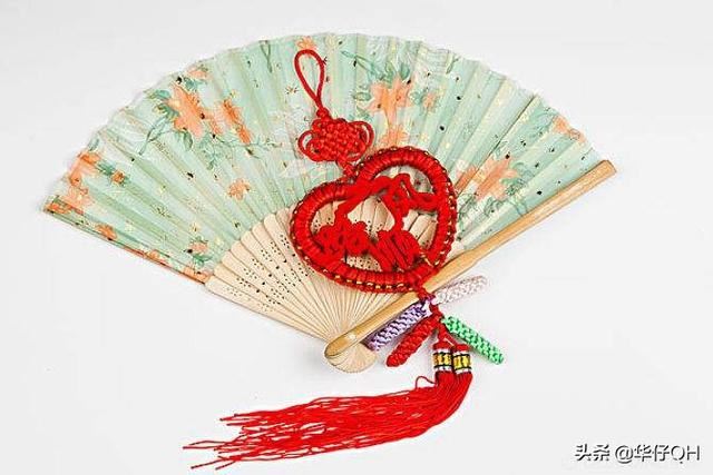 开了个小店，想通过送些小礼品给客户做促销，送什么礼品又实用又不掉档次呢？