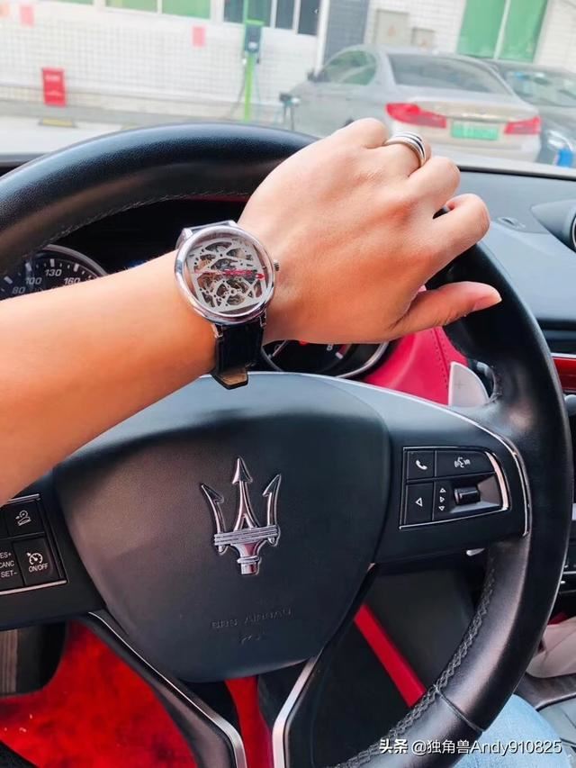 男友要过生日了，想给他买个手表，价格2000以内，又不失档次的哪款好？