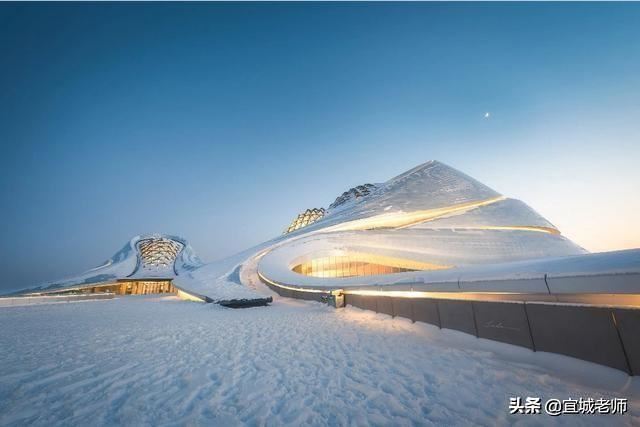 大学给辅导员送礼怎么送？不知道怎么给他，直接拿到办公室吗？