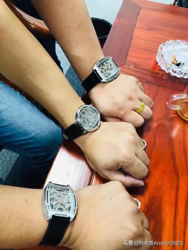 男友要过生日了，想给他买个手表，价格2000以内，又不失档次的哪款好？
