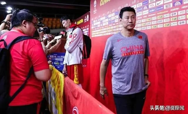 我男友喜欢詹姆斯和打篮球，他生日我送什么好呢？