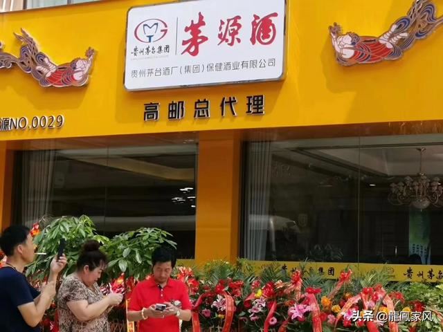 想买瓶白酒送给客户，价位500左右，请问什么品牌比较适合？