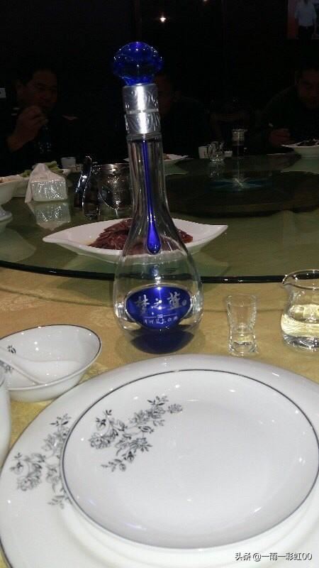 想买瓶白酒送给客户，价位500左右，请问什么品牌比较适合？