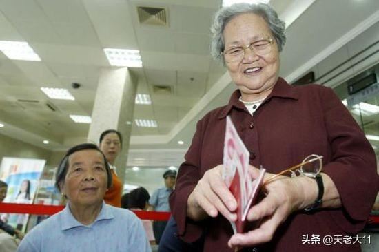 领导退休送什么纪念品？