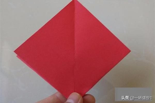 纸玫瑰花的折法，送给母亲的礼物？