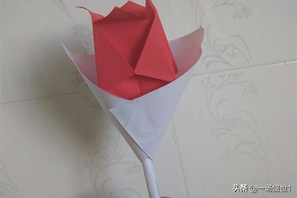 回答纸玫瑰花的折法,送给母亲的礼物?