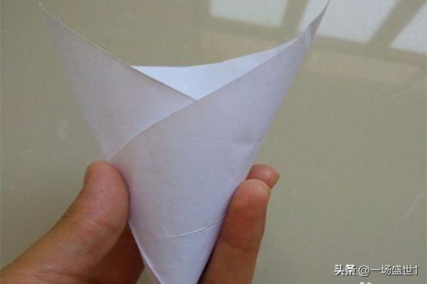 回答纸玫瑰花的折法,送给母亲的礼物?