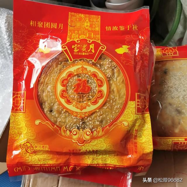 回答一个有权有势的男领导自愿帮我孩子上大学送什么礼物？