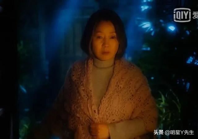 请问有什么电视剧或电影很感人的可以哭得稀里哗啦的？