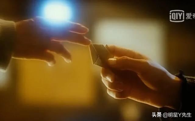 请问有什么电视剧或电影很感人的可以哭得稀里哗啦的？