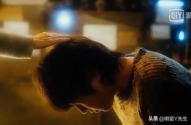 请问有什么电视剧或电影很感人的可以哭得稀里哗啦的？