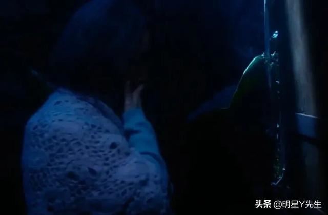 请问有什么电视剧或电影很感人的可以哭得稀里哗啦的？