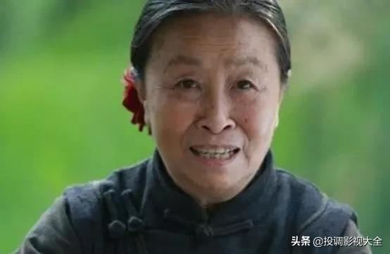 请问有什么电视剧或电影很感人的可以哭得稀里哗啦的？