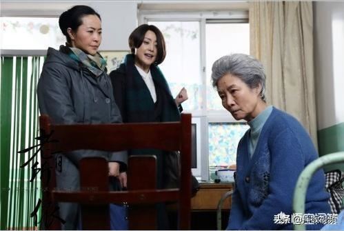 请问有什么电视剧或电影很感人的可以哭得稀里哗啦的？
