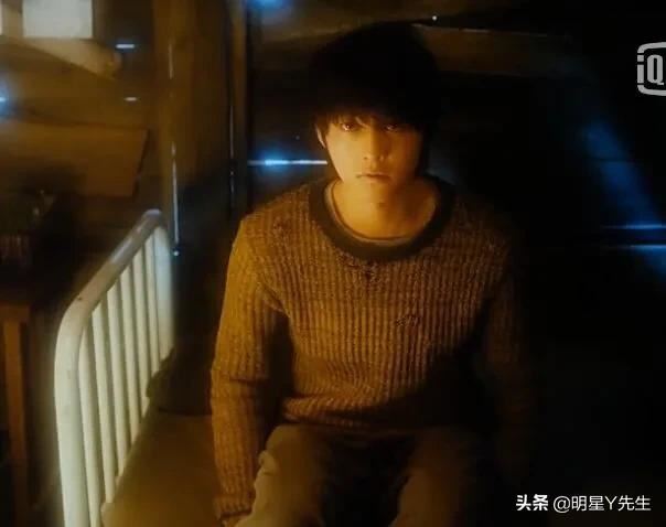 请问有什么电视剧或电影很感人的可以哭得稀里哗啦的？