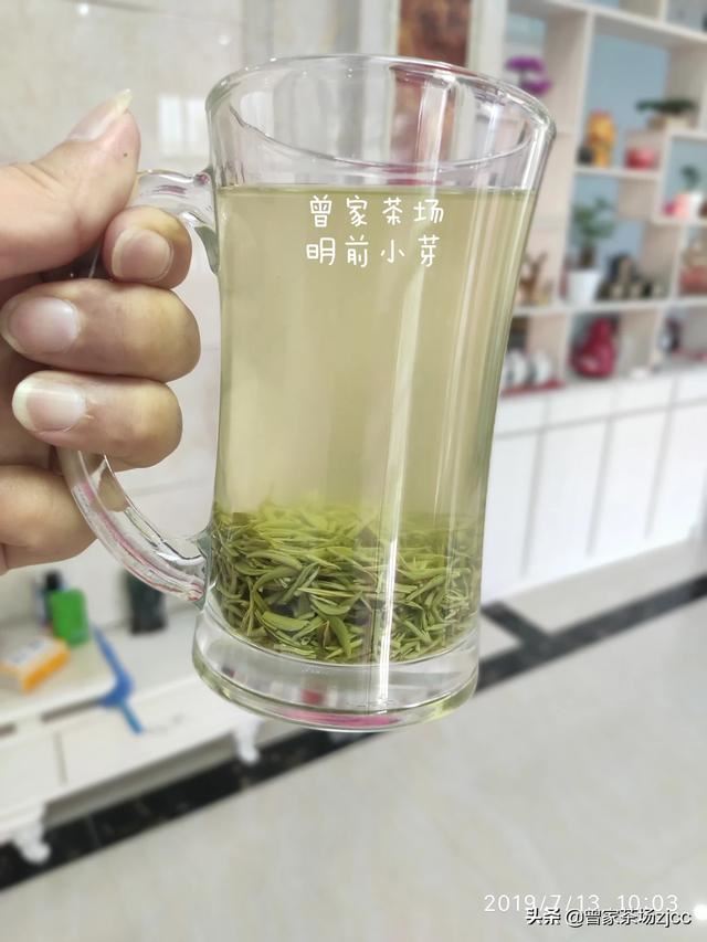 刚到一个单位去上班，我想给领导送包茶叶，怎么说好呢？