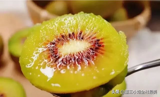 不收学生家长送礼的老师比较傻吗？
