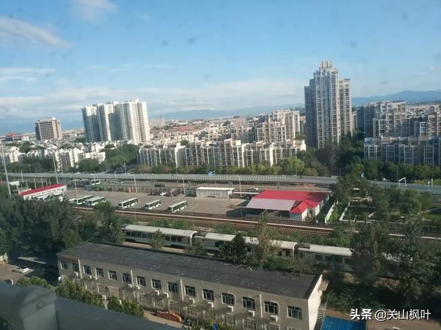 要去山西出差，想带点特产回来送朋友，带啥好？