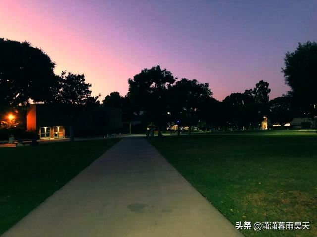 哥哥买车，我该送他点儿什么礼物好呢？