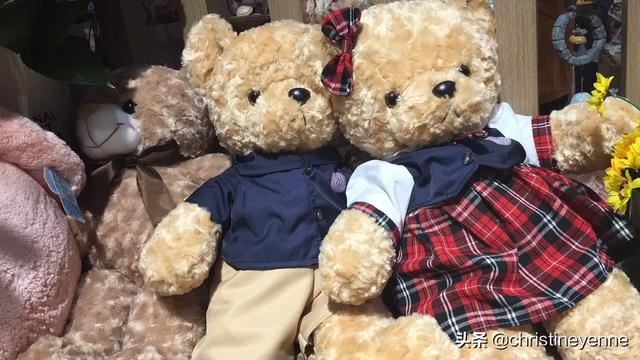 女生喜欢毛绒玩具吗，25岁以上的呢送她会喜欢吗？