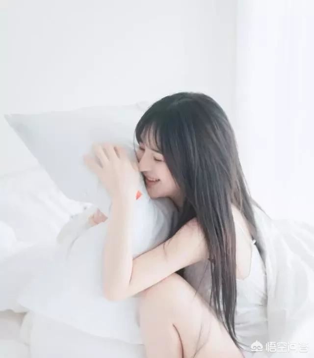 我女朋友和异性好友这个月快生日了，我该送些什么礼物给她们？